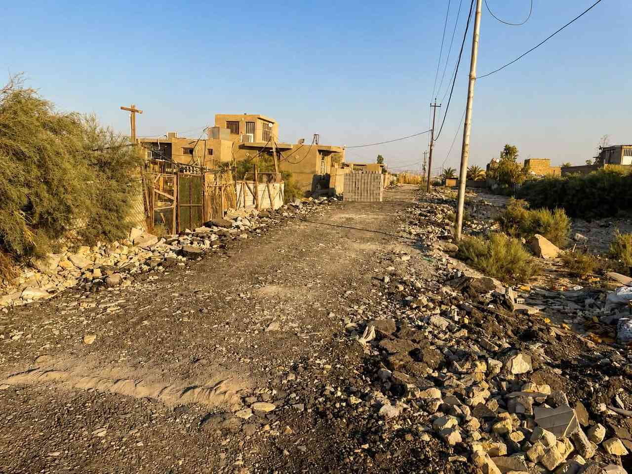 بيت للبيع او المراوس في منطقة الحميدية
مساحة البيت ٢٠٠ متر 
مساحة الحديقة ٦٠٠ متر

البيت يتكون من غرفتين نوم صحيات داخلي
صالة مطبخ استقبال
صحيات خارجي 

السعر ٩٥ 

الرقم:*********** ابو حسين
