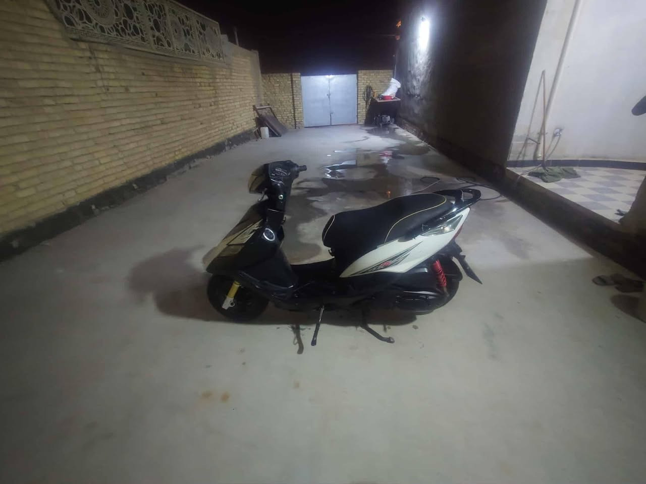 للبيع ماكس ثعلب
دراجة نضيفة بشكل مكينة بلادي صارلي ٤ أشهر من نزلته رمبة كفرات بلادي ما مبدل بيه برغبي ومداريه كلش تاخذه ما تعبك ابد مكاني واسط الكوت سعرة ٩٠٠  
رقمي *********** اتصال وواتساب
