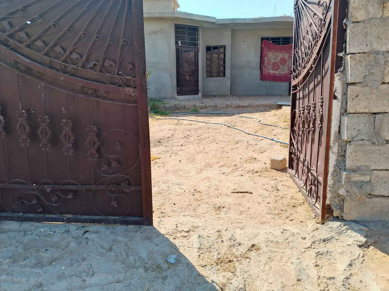 🏠 بيت للبيع

📍 العنوان: الأسمدة
📐 المساحة: 300 متر
🛏️ غرفتين نوم
🍳 مطبخ
🛋️ هول
🏠 ربعة
🔨 يحتاج لبخ داخل
💡 ما بي كهرباء

💰 السعر: 25 بي مجال
📞 للاستفسار: ***********
🌾 زراعي
