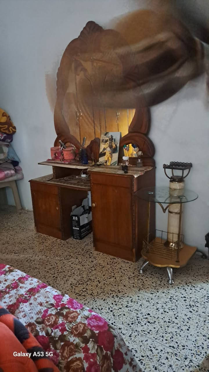 غرفة اخشاب • مستعملة
