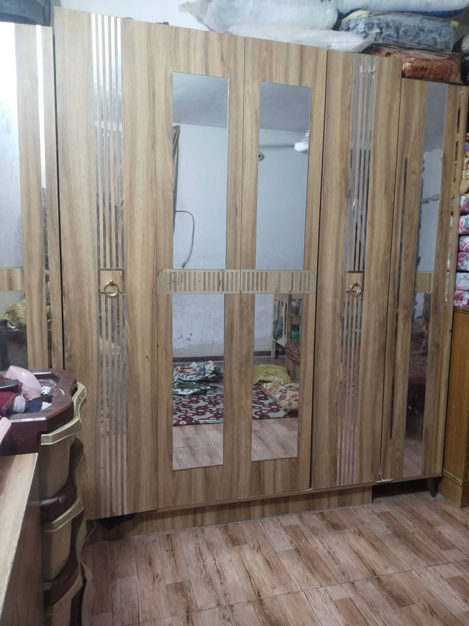 غرفه تركيا خمس قطع للبيع السعر 250 وبي مجال العنوان شارع المعمل للاتصال ع الرقم ***********
