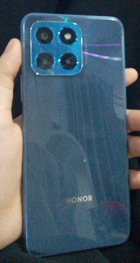 Honor X6
مكسور من الخلف كامراته الاماميه والخلفيه شغالات والصوت شغال والجهاز نظيف
السعر 140
واتساب ***********
