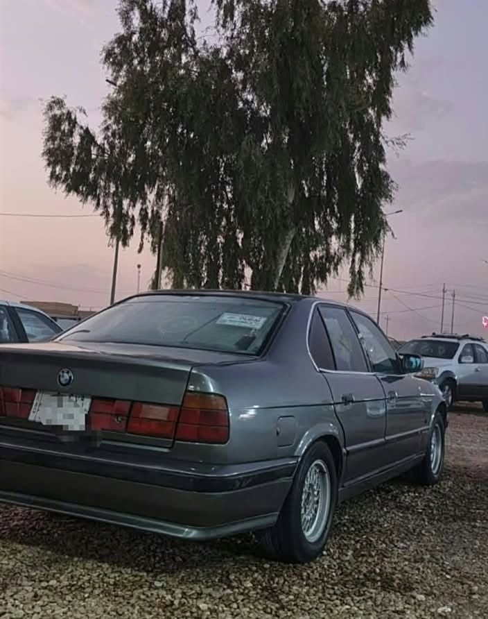 BMW/535/1992
سلام عليكم بيع سريع السياره كير أوتو مكينه مفتوح خير من الله رقم أنبار 
صدر أمامي خلفي جديد سستم صوت صالنصه رياضي السياره حلوه وجاهزه السعر٤٠بيها مجال قليل ***********
