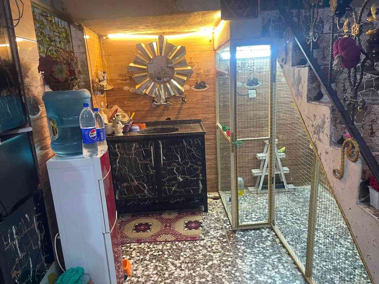 بيت للبيع

المساحه 100 متر

الموقع حي البساتين شارع الحـ شـ د

الطابق الارضي استقبال / ممر /صاله /مطبخ /حمام/غرفة نوم/ترك/منور 
الطابق الثاني /غرفة نوم /بلكونه/صاله/سطح 

التواصل ***********
