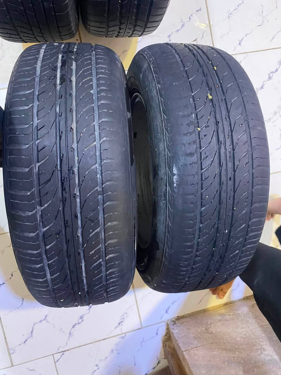 السلام عليكم
تخم وياله حجم 15 
بدون فطر او لحيم 
تاير نظافه بل صوره 225/60/15 
السعر 250 الف بيع او مراوس 
—————
2 صقر حجم 15 اصلي 
بدون فطر او لحيم نقص كبات 
وبدون تاير 
السعر 175 الف بيع او مراوس 
مكاني بغداد الدوره 
***********

