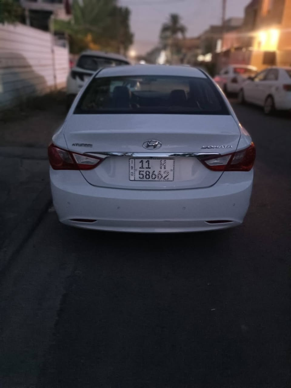 السلام عليكم للبيع سياره سوناتا موديل 2013 بغداد رقم انكليزي بسمي  التفاصيل محرك 2400   ماشيه 120 الف حقيقي   سياره بيها  بس هلال خلفي صبغ  كد شبر بس  وتكحيل يم ليده مال باب  بس والباقي مكفول سعر 128 وبيها مجال مكان بغدادالغزاليه رقم هاتف ***********
