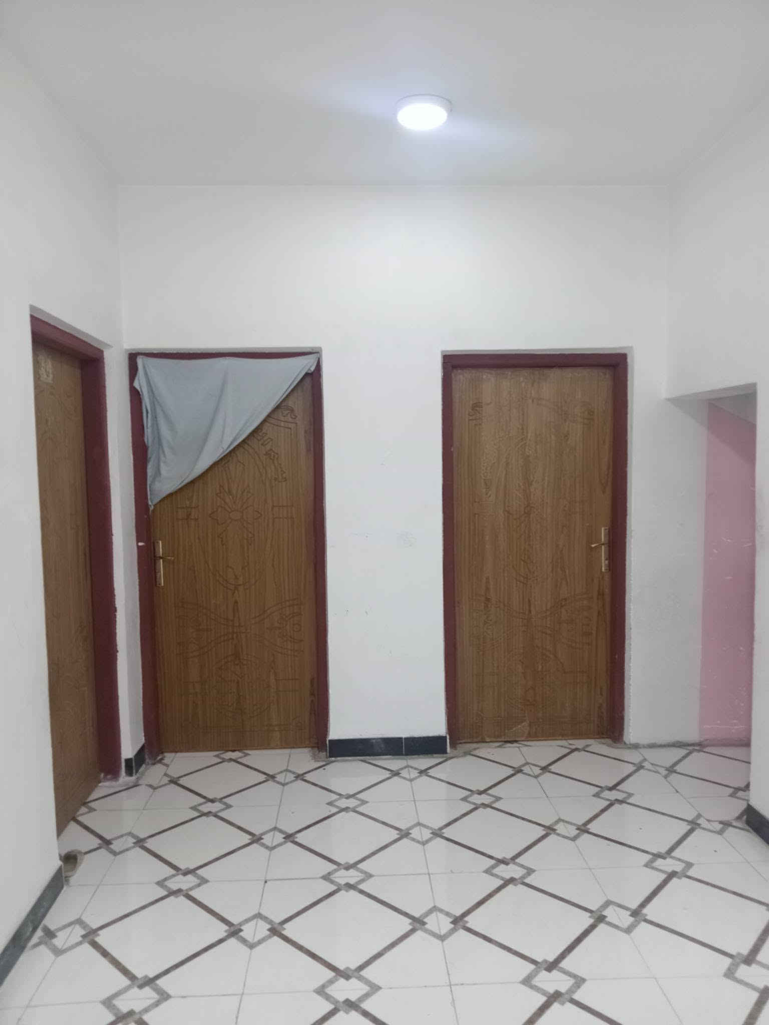 بيت للبيع مساحه 200 متر ركن الوجه 20 بناء 2014 اعكاده طابقين العنوان اريدو قربه مدرسه ذنون تفاصيل البيت طابق الاول يحتوي على ثلاث غرف وصاله  ومطبخ واستقبال صحيات داخليه وخارجيه الطابق الثاني ثلاث غرف وصاله سعر 215 مع المجال التواصل ***********
