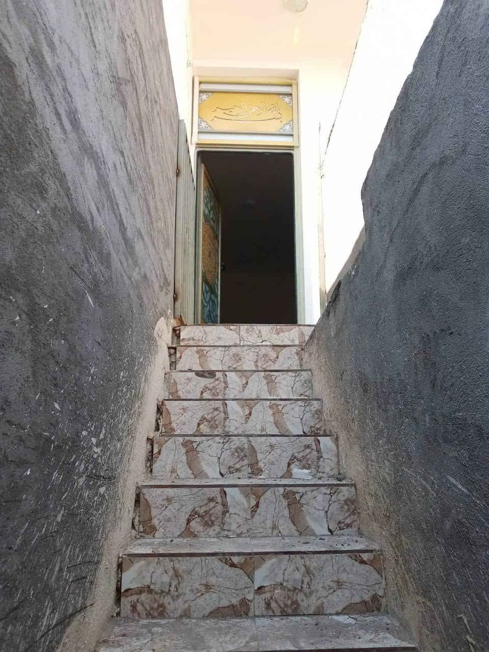 يوجد لدينا البيت طابق ثاني ع شارع 40 قرب جامع لواثق 
الايجار٣٠٠الف 
للمزيد من التفاصيل يمكنكم زيارة مكتبناا مكتب العين العقار ع شارع 40 مدخل الصوفيه 

إوت الاتصال على الارقام التاليه 

***********
***********
