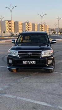 لاندكروز VXR • ٢٠١٥ • بدون صبغ