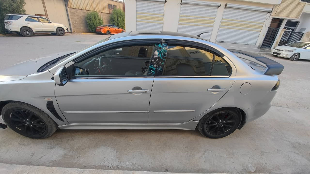 لانسر قرش موديل 2009 GT مكفوله ولا قطعه صبغ
بيهه بارد ابداية الجاملغ الايمن قريب المازده و بارد بالجاملغ الايسر يعني قطعتين بارد 

المواصفات 

بصمه تشغيل و ابواب

فتحه سقف 

تحكم ستيرن 

شفتات سرعه 

مضخم صوت بالصندوق بلادي 

شاشه اندرويد

لايت امامي دوار ويه الستيرن 

صالصنه رياضي مصخم صوت تحكم ريمونت بوابه 

كير ومكينه مكفولات

السعر 98$ و بيهه مجال 

*********** 
***********
