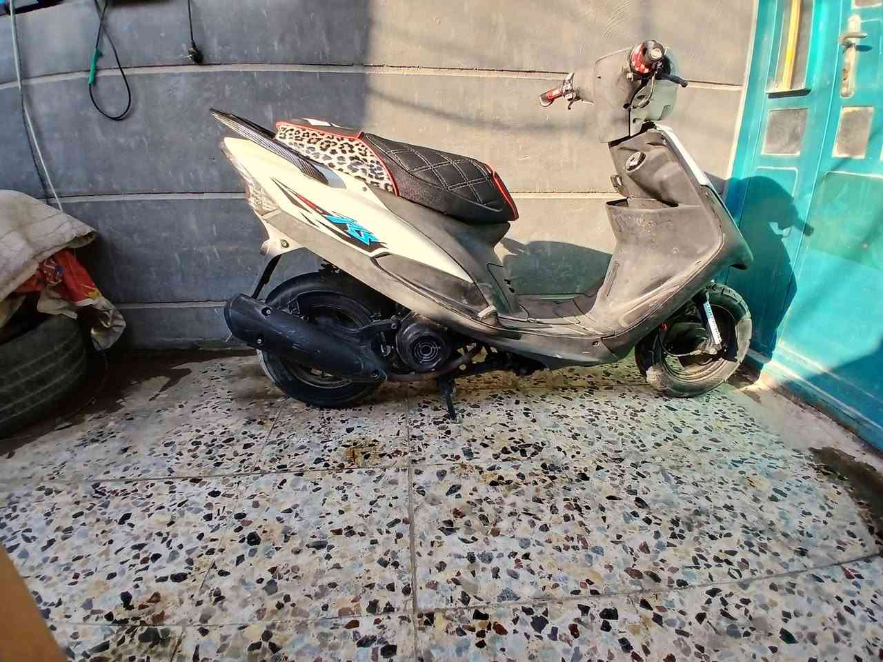 السلام عليكم 
ماكس عدله للبيع.كفاله عامه ختم ما مفتوحه بيها تزويد خفيف كشن سبايدر كاربون فايبر يدات لد مازده ودات اشاير سلف رياضي كلشي شغال هورن لايت اشاير بك لايت الدراجه ما بيها اي نقص كامله من كلشي فقط ملاحضات بسيطه على الكفر الامامي فقط 
سعر الدراجه 800 الف وبيها مجال 
العنوان:  بغداد قرب جزيره بغداد السياحيه 
الرقم: ***********
