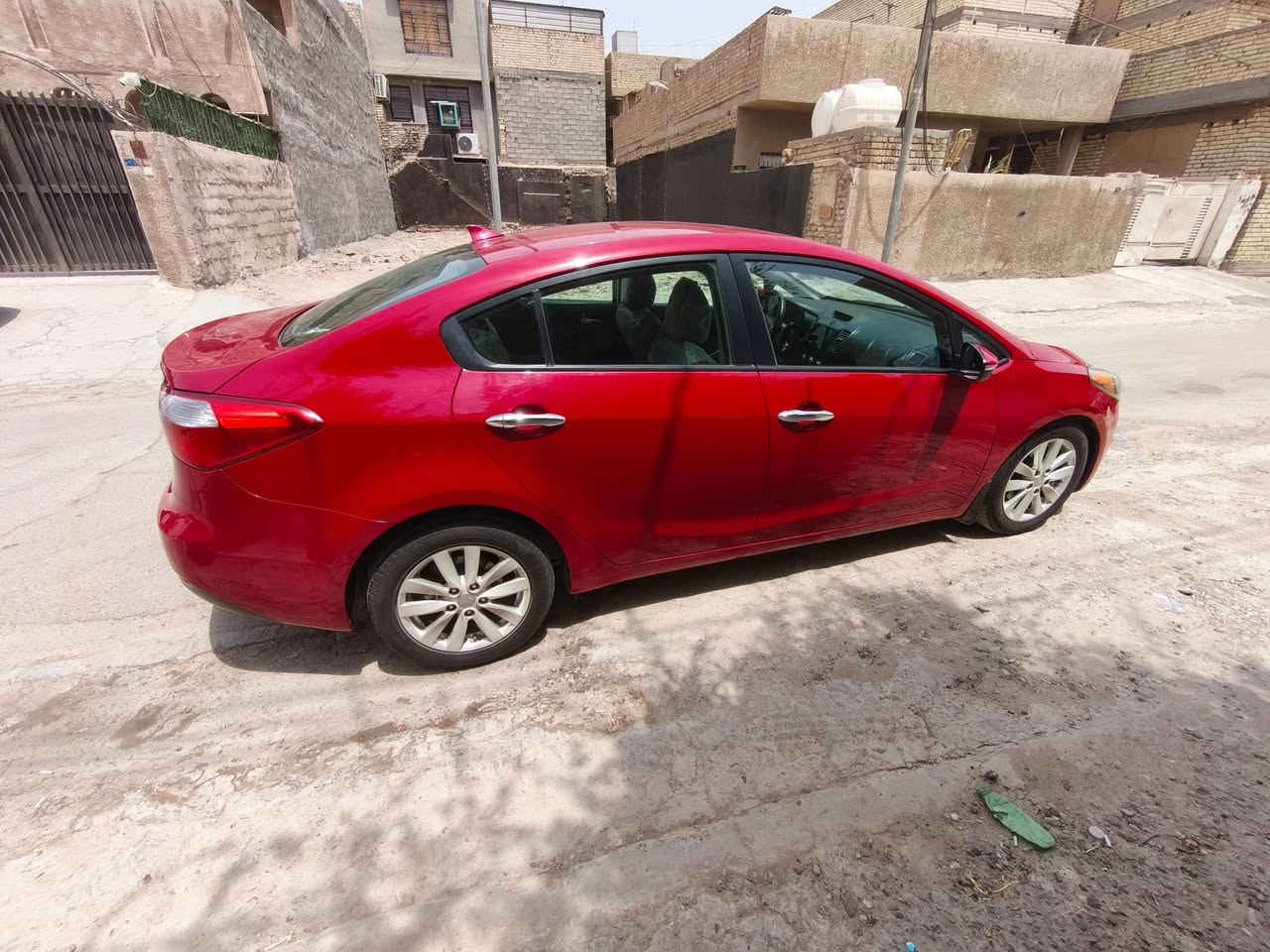 السلام عليكم 
للبيع فقط كيا فورتي ٢٠١٦ وارد امريكي رقم بغداد بسمي مكينه ١.٨٠٠  صدر كير مكينه ممتازه تبريد ثلج العنوان السيديه قرب تقاطع درويش  السعر ١٠٥ وبيه مجال بسيط 
الاستفسار ***********
