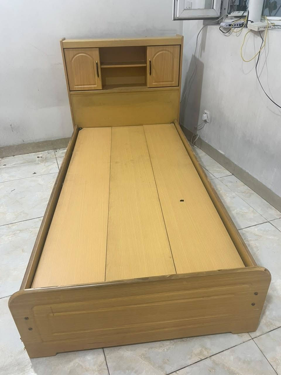 السلام عليكم
يتوفر غرفه للبيع مكونه من:
١.كنتور مع توفر الباب الثالثه
٢.كومدي عدد ٢
٣.ميز تواليت
٤.سرير نفر عدد ١
السعر ٢٥٠ الف للتواصل اتصل على 
***********
