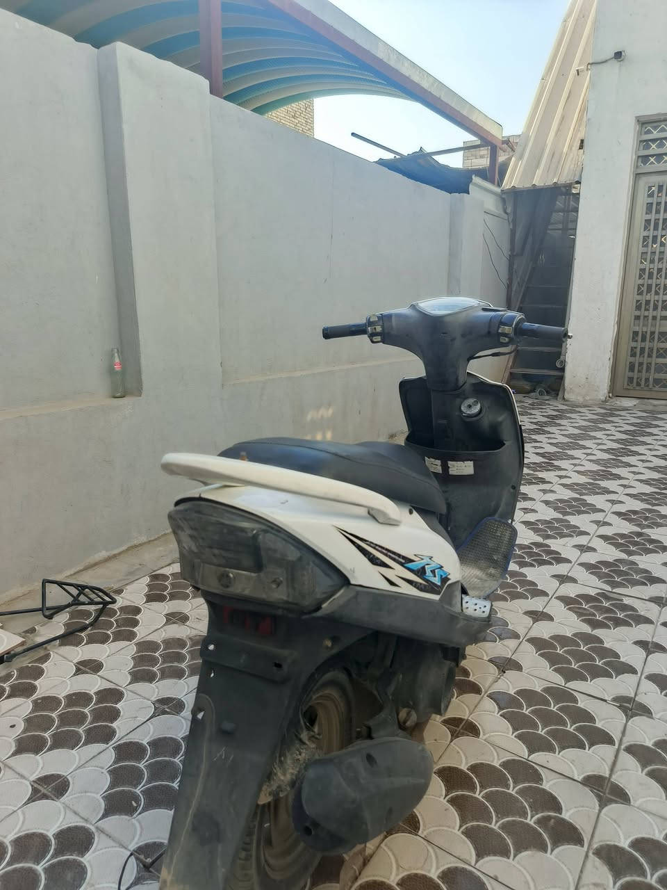 السلام عليكم دراجه ماكس عدله للبيع الدراجه صارلي أسبوع من جفتتها ما ناقصها اي شي الدراجه بلادي السعر 550 مكاني الديوانيه الرقم ***********
