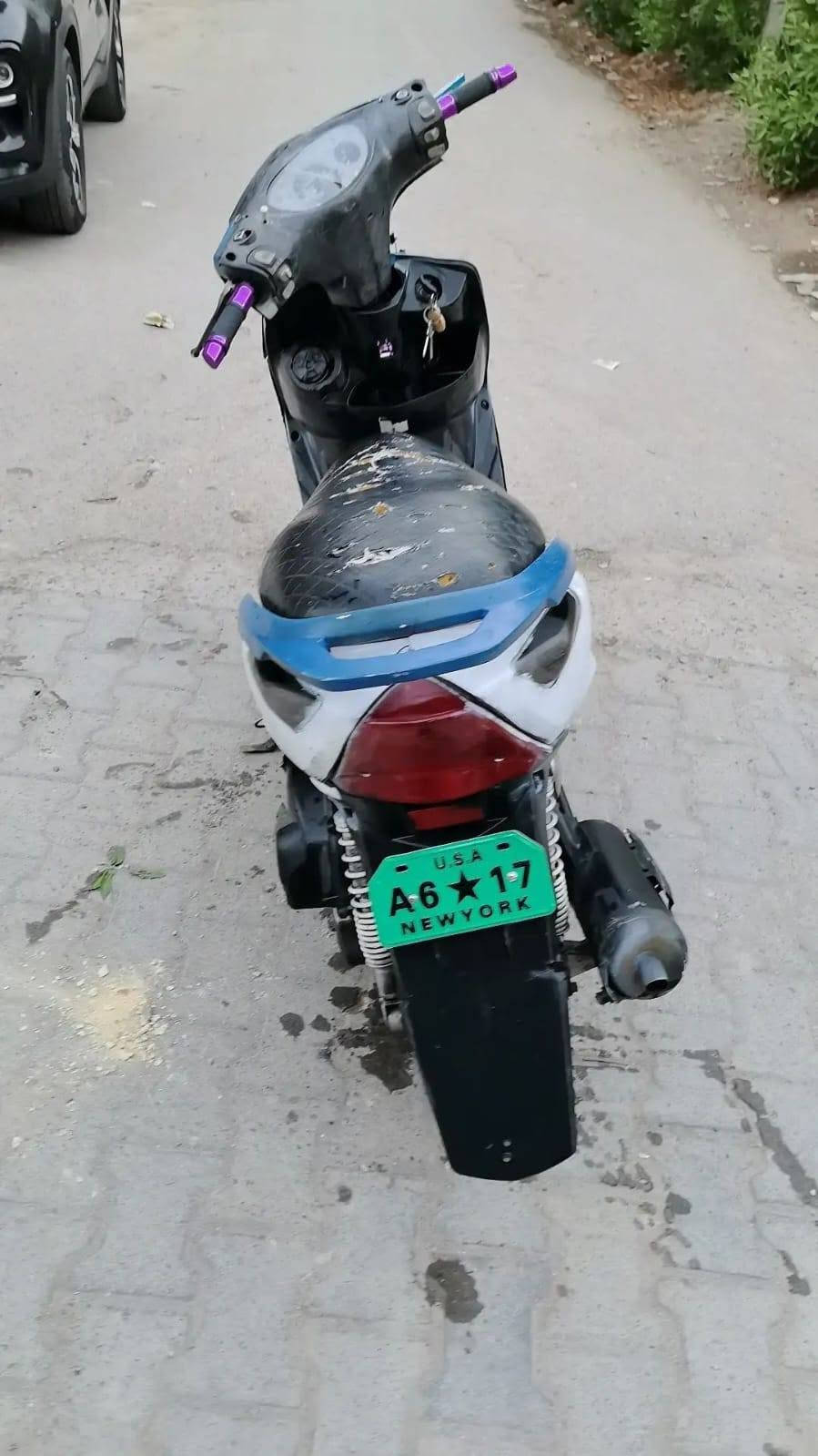سلام عليكم ماكس ثعلب او GTR الدراجة للبيع مديل 2005 كابريتر  تجفيت جديد قبل اقل من شهر بس بدلت دهن و حطيت مال سيارات كامت تدخن حطيت دهن مالت دراجة بقت نفس الشي و سالئت المصلحين كالو لاستيك ولف بس الدراجة غير التدخين كاملة ما ناقصهة شي كهربيات او كلاجات بيهة قبق فلاوين رياضي يدات بريك رياضي التايرات الامامي جديد و الخلفي نص عمر شرط شلعة و معدل طيران باتري جديد 2026 نكرة سلف شوكت ما يعجبك و الفلنجات مال البريك المامي يراد تبديل لان يطخن البريك الامامي او الخلفي بل مكان بنزات جديدة الدراجة كاملة علة ايدي بي يراد تبديل لاستيك ولف و ترجع جديدة المكان الدورة *********** السعر 275 و بيهة مجال
