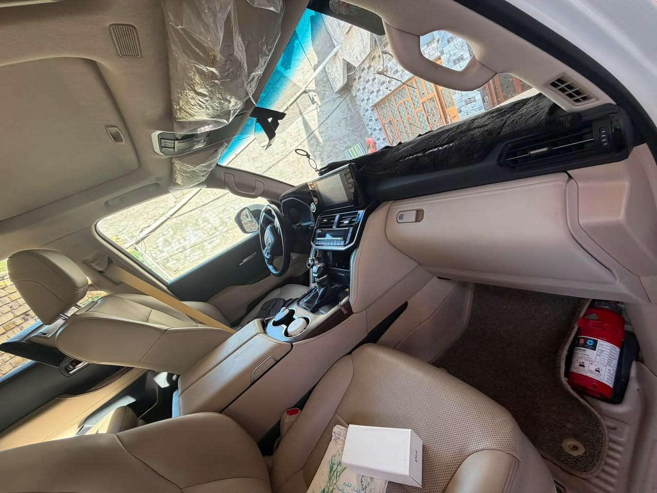 لاندكروز  GXR  موديل.    25
رقم بغداد 
ماشيه. 18500
داخل الضمان السياره 
كفاله السياره 
مواصفات 
2كشن كهرباء
2كشن تبريد 
كامره وحده 
حساسات 
3 شاشات 
وباقي المواصفات المعروفه 
بيع فقط 
الاستفسار الاتصال. ***********
