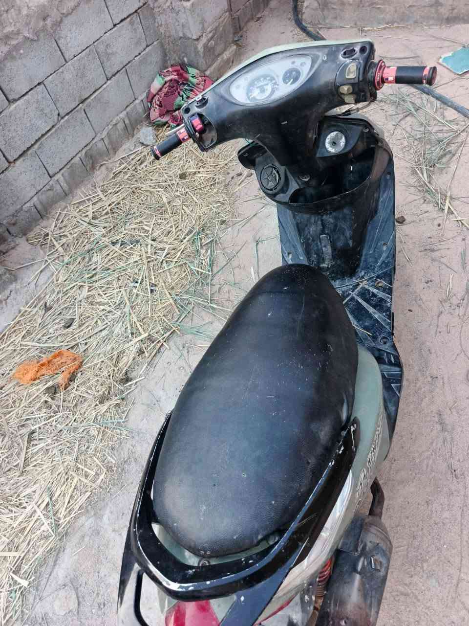 السلام عليكم  دراجه ثعلبه للبيع دراجه نضيفه شوف العين البصره كرمةعلي الخوره  السعر 450وبيه مجال الهاتف ***********
