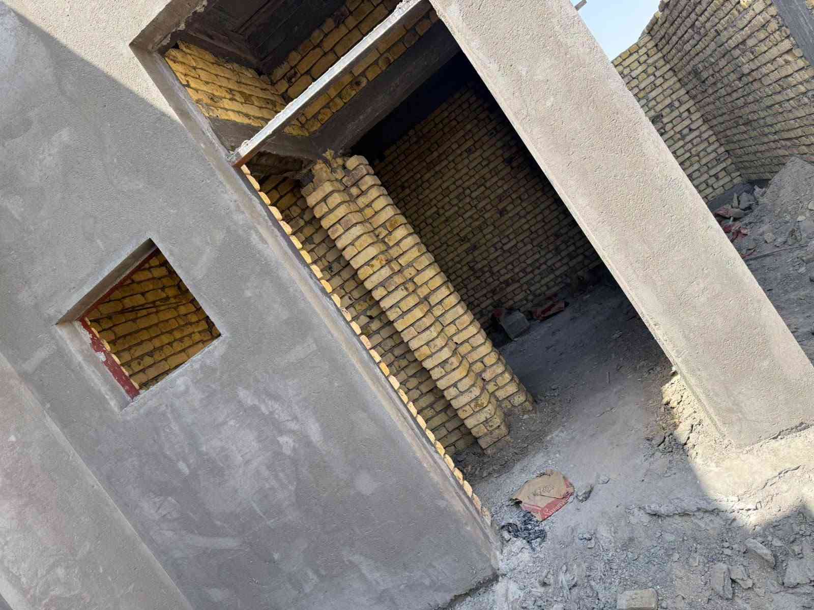 للبيع 
دار سكن مجمع الرياض 
المساحة 200 متر قيد التشطيب 
غرفتين وصالة وبراني ومطبخ وصحيات داخلية وخارجية 

المجمع مسكون وكامل من المجاري والماء والكهرباء والعمل جاري على اكمال الشوارع والأرصفة 

السعر/  19 بيد صاحب العقار مع المجال 
مطلوب 125 للمصرف بتسديد شهري 650 + 16 للشركة تدفع على شكل دفعات كل شهرين او 3 مليون 

لمعرفة باقي التفاصيل زيارة 
مكتب عقارات المختار حي الحكم شارع صيدلية زمزم قرب حسينية السيدة زينب عليها السلام
 او الاتصال على ***********
 يوجد واتساب
