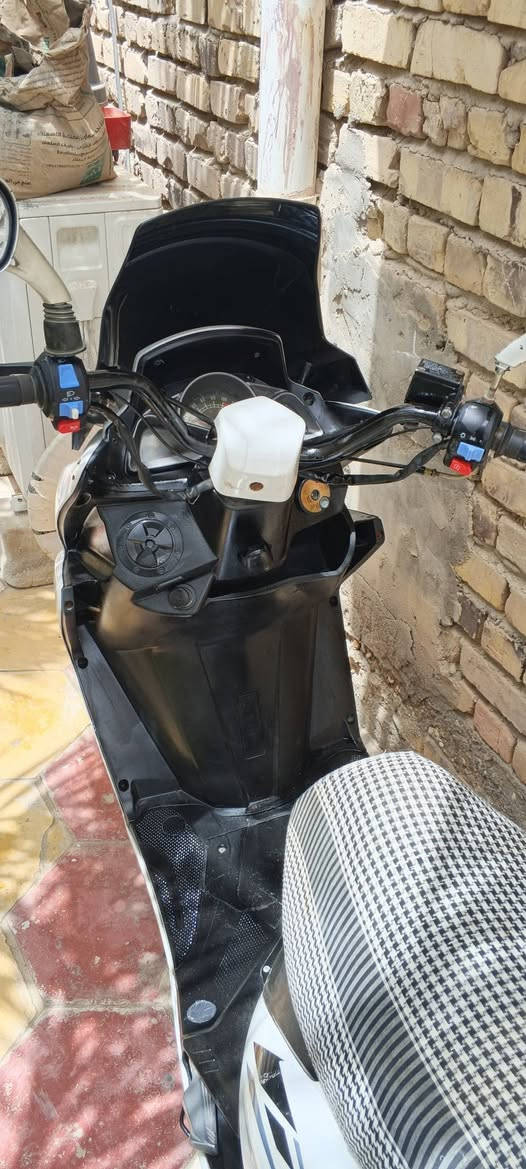 سكنس سترونك موديل 23 دراجه توني مجفتها نعمه من الله معدل غراضها كال مال شركه كلهن من لايت من كهربائيات من كلشي دراجه نظيفه 
السعر 350 وبيها مجال مستعجل على بيعتها
الموقع /ناصريه سوك الشيوخ 
للاستفسار الاتصال على رقم /***********
