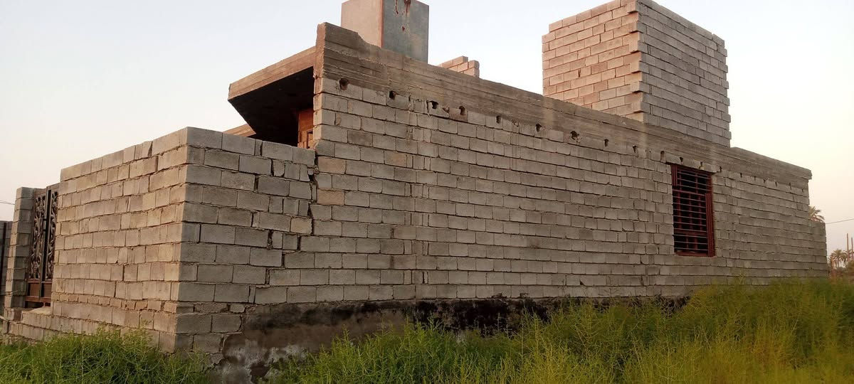 يالله... للبيع للبيع
هيكل طابوو زراعي سند 25 رسمي واصولي المساحه 150متر واجها 7ونص والنزال 20
تحتوي على استقبال ومطبخ وصاله وغرفه نوم ومجمع صحيات كامل وصحيات خارجيه مآل خطار بوب وشبابيك قفص كنديشن مشدودات حتى الباب الخراجي مشدود+ابواب خشب ابواب بيبيسي داخليات كاملات بس شد+ضفيره كامله كهرباء وماي واصله للباب البيت يشهد الله شغل هندسي وقياسات على الملم مآل واحد تعبان عليه بس الضروف حكمت وبالعافيه على الياخذه 
الموقع ديالى الخالص قرب فلكة مصطفى جواد قرب جامعة الامام الصادق يبعد 💯 متر 
السعر 45 وقابل للتفاوض 
الرقم ***********_***********
