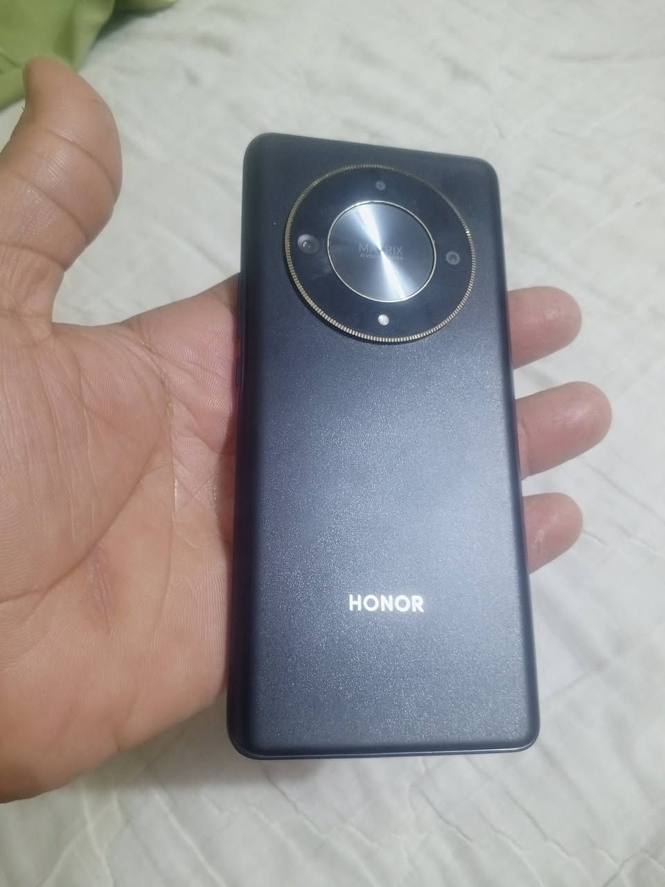 سلام عليكم هونر اكس 9 بي ذاكرته 256 بطاريته 5800 عشوائيه 13جهاز برغي ما مفتوح بي اخذه وافحصه مكاني نجف حي الميلاد السعر اتصل عل رقم ***********
