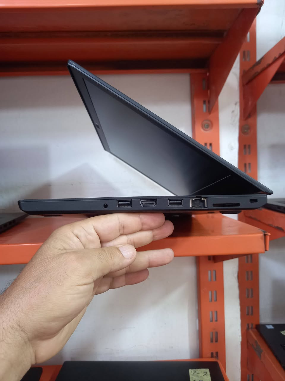 لابتوب  لينوفو T480
الجيل الثامن 
المعالج كور اي 5 الجيل 8
الهارد    256    ssd  m.2
الرام 8.  ddr4 
كارت الشاشة  4  شير 
حجم الشاشة  14 
الشاحنة اصلية 
يحتوي على منفذين  تايب سي للشحن او نقل البيانات
نظام التشغيل ويندوز 10 عربي انكليزي 
الملحقات شاحنة تايب سي اصلية وجنطة 
السعر  225

***********
***********
يوجد توصيل

متوفر 
تتوفر مجموعة لابتوبات بأسعار مناسبة ومواصفات مختلفة
