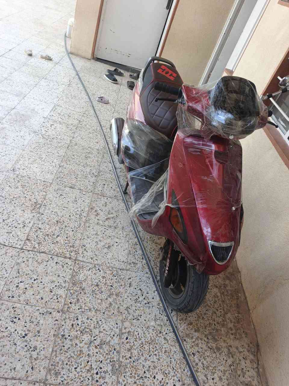 فراشه فحل حاويه للبيع مكينه ناعمه وحلوه سلف هندر كله شغال سعر ٥٥٠بيه مجال  ***********
