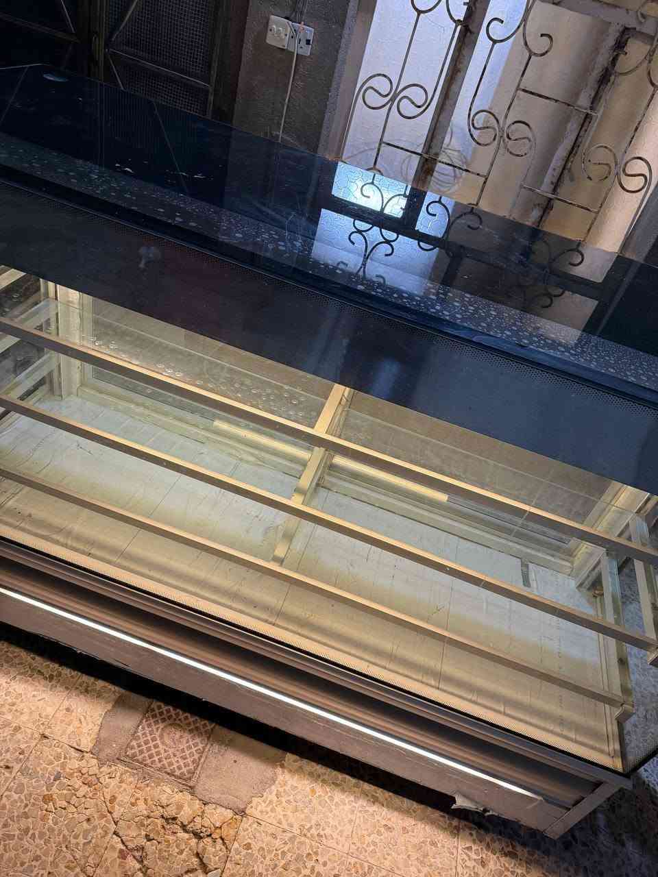 عارضة كيك • نضيفه • ٢م×٧٠سم×١٤٥سم