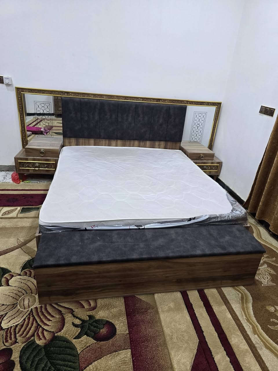 غرفة مشتريها مليون و800 ابيع 550 الف بيها مجال
النجف 
حي السلام
***********
