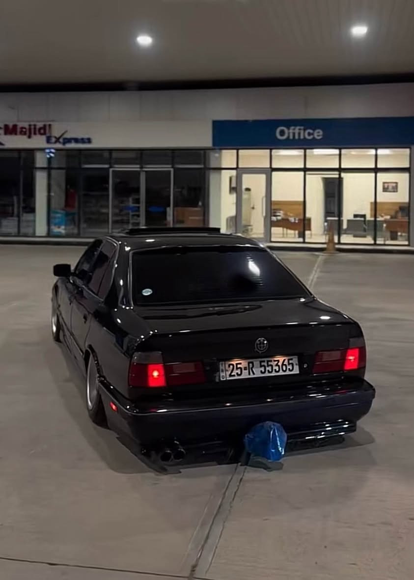 بسم اللە الرحمان الرحیم ماشەڵا لەمالی هەمو لایەک
/1990)e34Sport کامل دەسکاریی وباشترین سیستەم هەوایی

ناورەش کوشن بیلاد جل رەش
مەکینە525 دیجتال
گێر تۆماتیک
سلاید 
گێچ نیکل
قفل مەرکەزیی
٤ جام کارەبا
تەبریت لەگەل سویچ
تەقەو رەقە بەشەرت 
بەرد ئەگزۆز بیلاد
بیلادی بەگلاید سپی
تەلەفۆن بیلاد
دەبڵ ئێرباگ 
دەبل چەکمەجە
ABC
بۆیاخ عام بۆ جوانی سەقفو شان بی مەعجون پیویست بە وەسف ناکات نمونەیە لە توندو تۆلی و جوانی

گێر و مەکینە و ئەکسل بەشەرت
٤ تایەیی لۆک 

لایت ئەڵقەیی سپی واتە دەبل فانۆس
پشت و پێشی کەپسە بی لیدراو جەکوشی پیوە نیە
تەحویل و خرامە و بەناوکردن بەشەرت سەنەوی تاوەک و ٢٠٣٠ نویە
*********** كويسينجاك, أربيل
