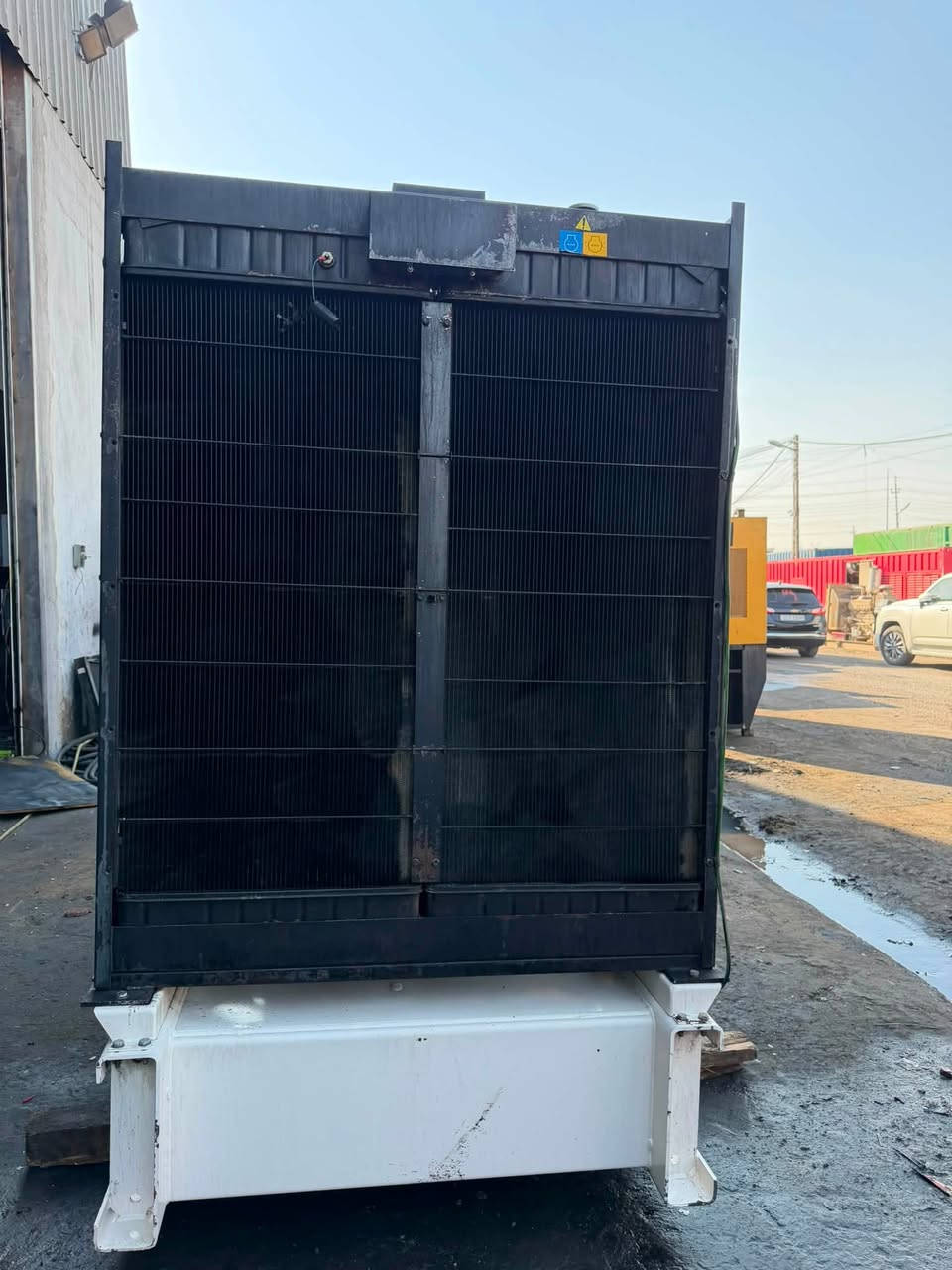 Perkins 3012
725 KVA
***********
***********
***********
