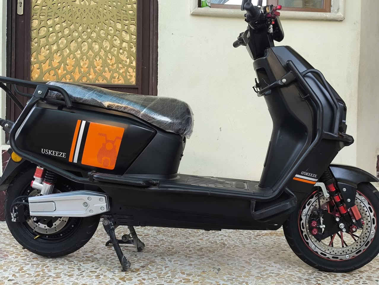 السلام عليكم ماطور شحن للبيع
ملف 3800W يعني ويا السيارةشرط سرعة 99 حقيقي 85 بطاريات 6
المسافة المقطوعة 60km نضام R+مثبت سرعة 
مكاني تلكيف 
(السعر 800وبي مجال) 
للاستفسار (***********) 
(***********)

