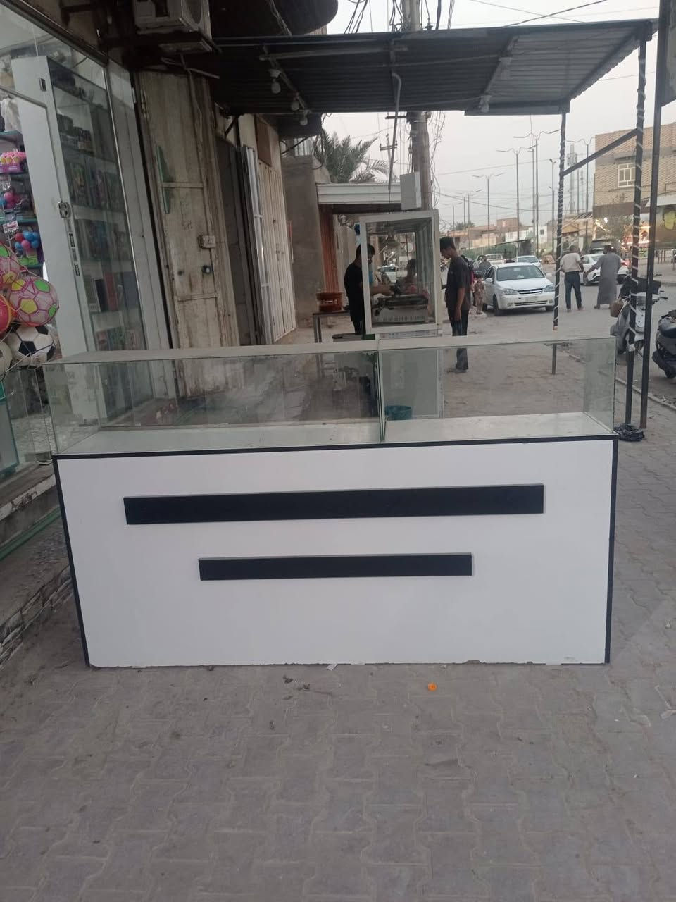 فاترينا للبيع
سعرها ١٧٥ وبيه مجال
الطول مترين
العرض ٤٠ سم
الاستفسار ***********
