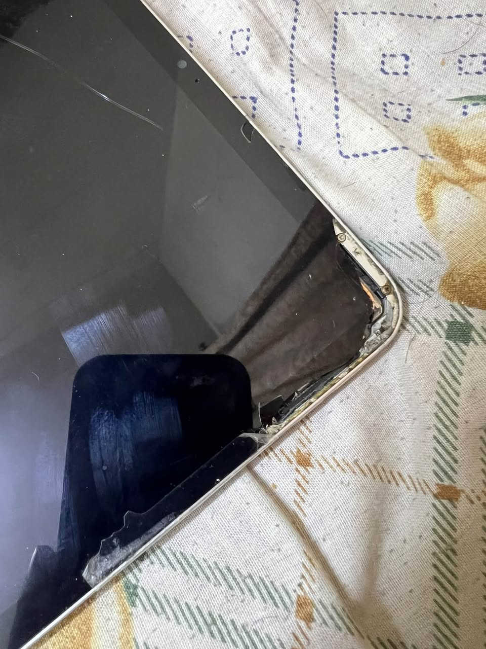 ايباد دعش M2 بي بس هاذ الكسر بل شاشه ومامئثر ابد عل لمس العب بوبجي بي 120 فريم مابي اي مشكله مبدل بي شي مامفتوح ايباد لكطه ب500
