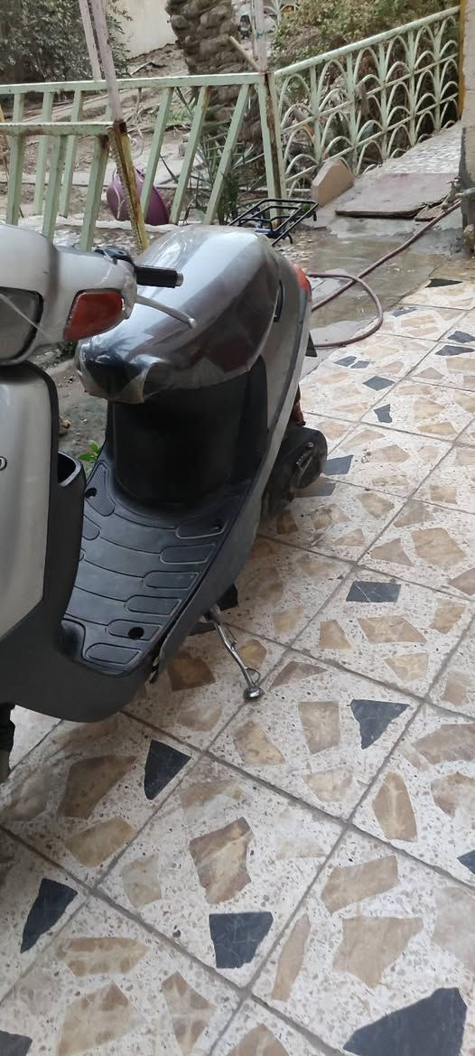سلام عليكم  دراجه بتره للبيع مكينه مفتوحه  مكينته حلوه وناعمه مشي يخبل  بس تايرهه بنجر سعر 200 بيه مجال حك جيه مكاني ناصريه مركز يم كراج الموحد رقم ***********
