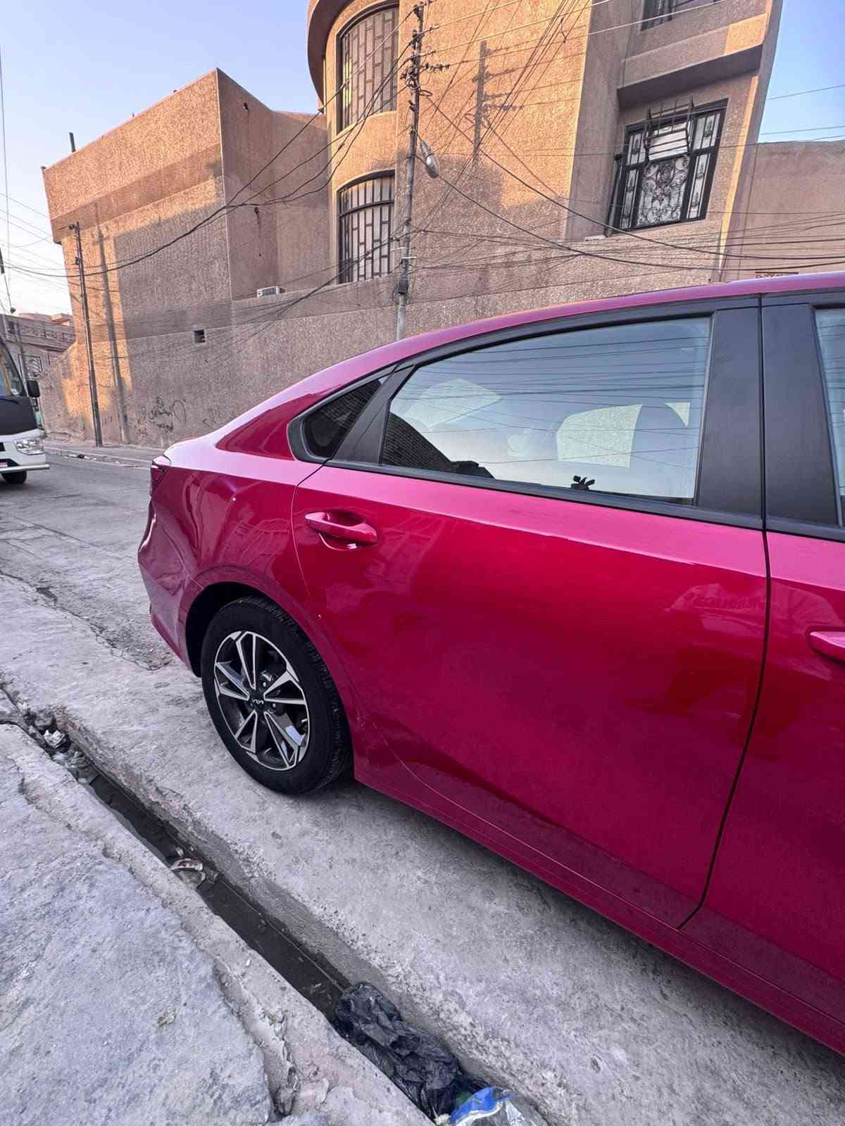 السلام عليكم للبيع كيا فورتي موديل 2024
وارد امريكي 
حادثها جاملغ وصندوق خلفي
باقى سياره مكفوله كفاله عامه
بدون  ايرباك 
بدون دواخل 
حادثها بل منشور
وسونار بل منشور 
ماشية 37 الف وضع شركة 
بل كارتون السيارة ستخدام شخصي على وضع امريكة بعتهي مكينة 2000 دوش 
بسمي 
رقم بغداد تحويل مباشر 
السعر 145
العنوان بغداد شارع الاورفلي
***********

