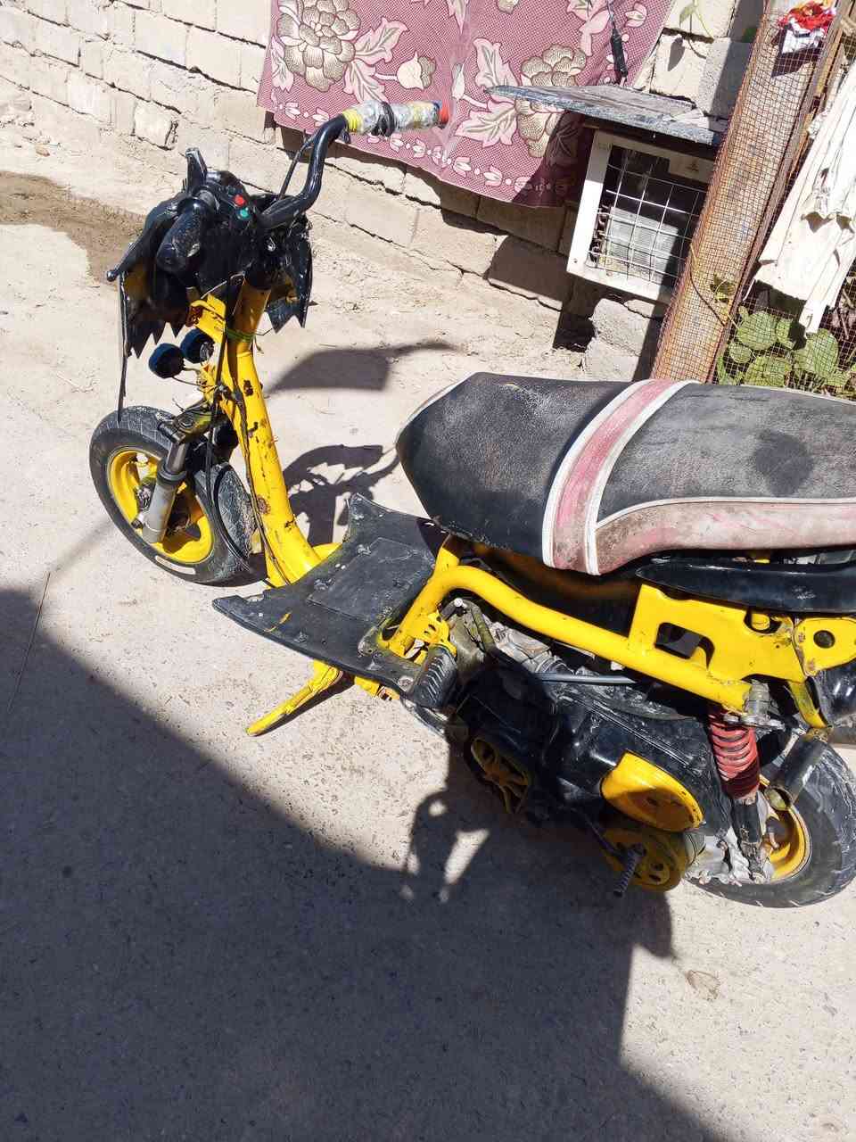 دراجه للبيع شغاله السعر 200 وبيها مجال للمكان قضاء المدينه ***********
