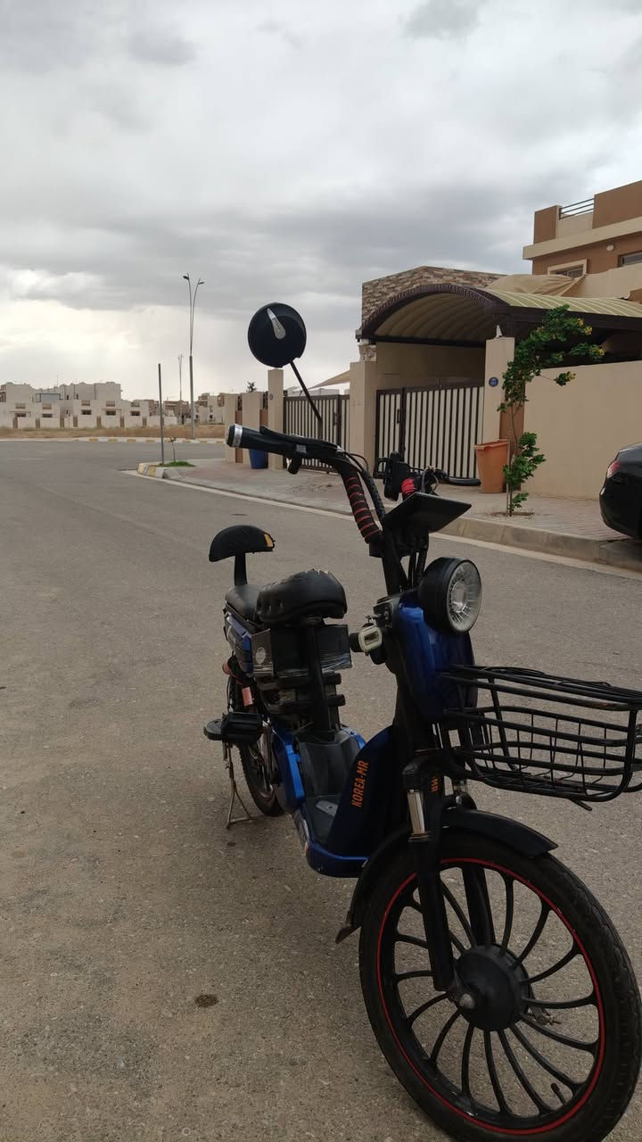 بايسكل شحن للبيع
اربعه كير يمشي خمسين 
السعر 250 ألف بي مجال قليل 
شراي تعال مو تجي بس تعامل 
*********** موجود واتس و ماسنجر
