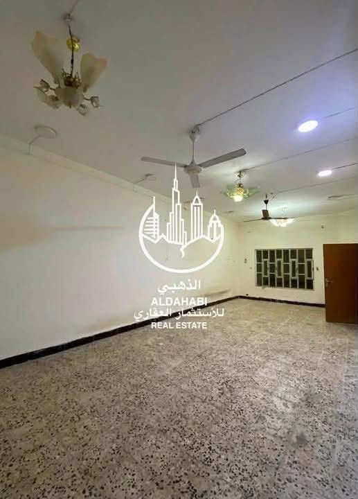 بيت طابقين للايجار في الجنينه موقع ممتاز جداً يلائم السكن العائلي يحتوي ست غرف منام مساحه 250 متر 

مواصفات البيت يحتوي ست  غرف منام ، صاله ، استقبال ، مطبخ ، صحيات ، كراج ، حديقه 

سعر الايجار مليون وربع 
.
للمعلومات اكثر الاتصال على الارقام
***********
او زيارة موقعنا 
البصره _ شارع عام حي الزهراء _ قرب مستشفى النفط 
الذهبي للاستثمار العقاري
مجاز قانونياً
