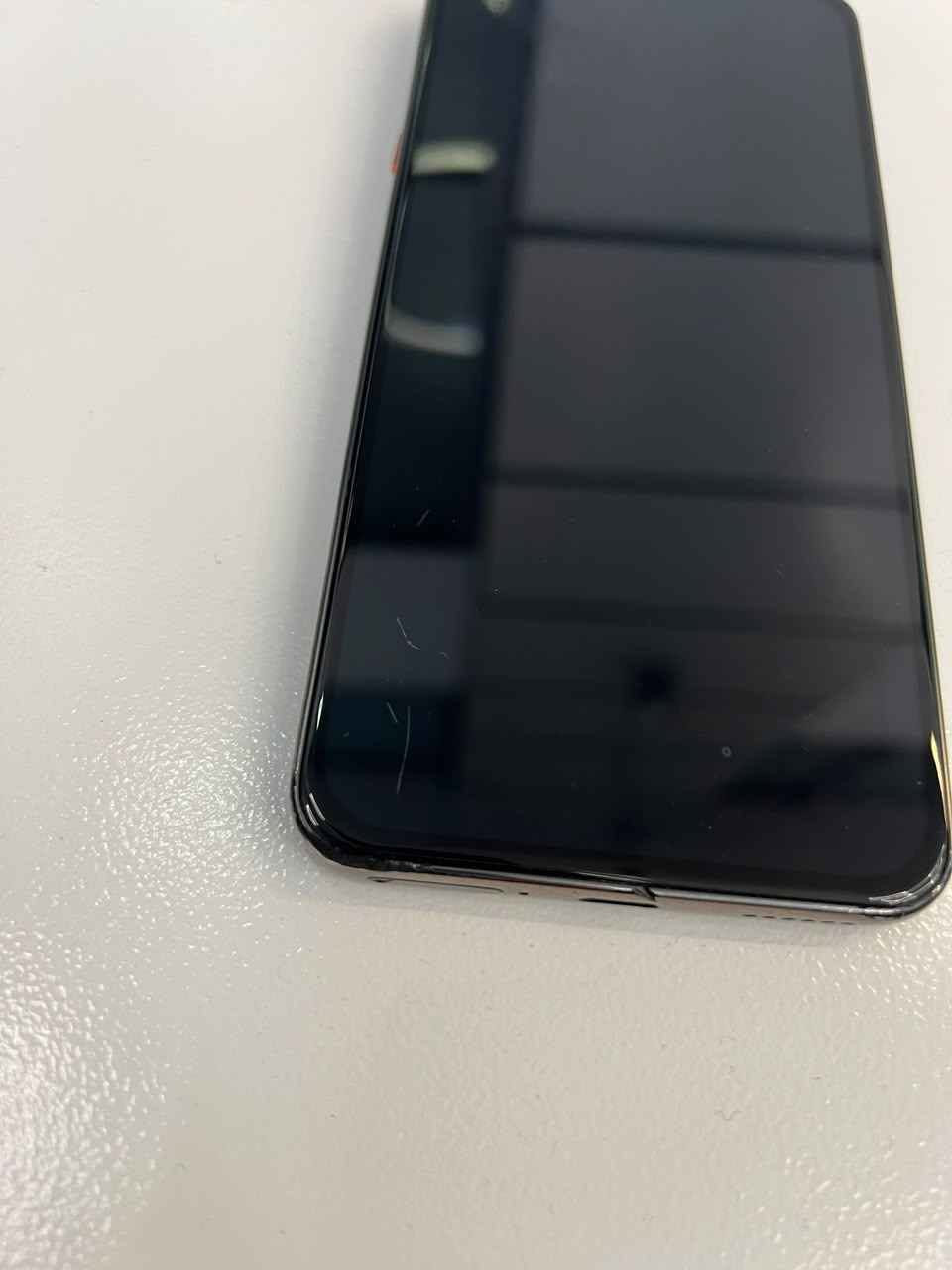 كامون 40 بريمير 5G • ٢٤ رام • ٢٥٦ تخزين