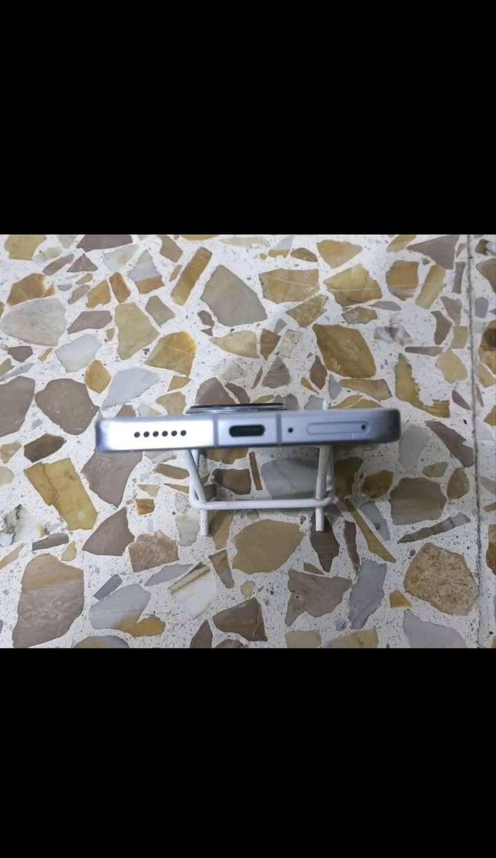 الرقم ***********
بوكو F7 برو (Poco F7 Pro) ذاكرة 512 كيكا للبيع - لقطة 🔥نص الإعلان:السلام عليكم شباب.. عندي جهاز بوكو F7 برو للبيع، غني عن التعريف وحش الألعاب والسرعة.الذاكرة: 512 جيجابايت (العملاقة).الرام: 12 جيجابايت.النظافة: الجهاز شغال 100% وبقمة النظافة، معالج خارق وبطارية ممتازة.): بي بس فطر خفيف على الشاشه صغيرة جداً (مبينة بالصور) ما مأثرة على اللمس نهائياً. الشاشة الداخلية الأصلية الـ AMOLED سليمة 100% والألوان طبيعية وما بيها أي حبر أو خطوط (يعني يحتاج بس تبديل جامة داخليه إذا تحب).
السعر:  400 قفل وبدون احراج (وقابل للشراء والمناقشة البسيطة للطيبين). ملاحظه الجهاز بدون ملحقاته وبدون شاحنه يعني تاخذ الجهاز خالي فقط جهاز
