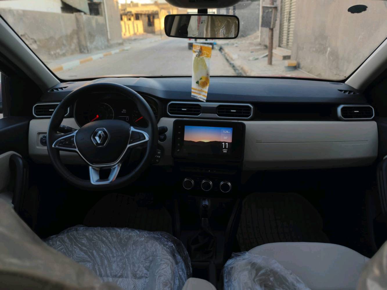 السلام عليكم 
سيارة رينو 2025 زيرو بدون ارقام السعر مناسب جدآ
 السماوة ام العصافير  الاتصال على الرقم ***********
