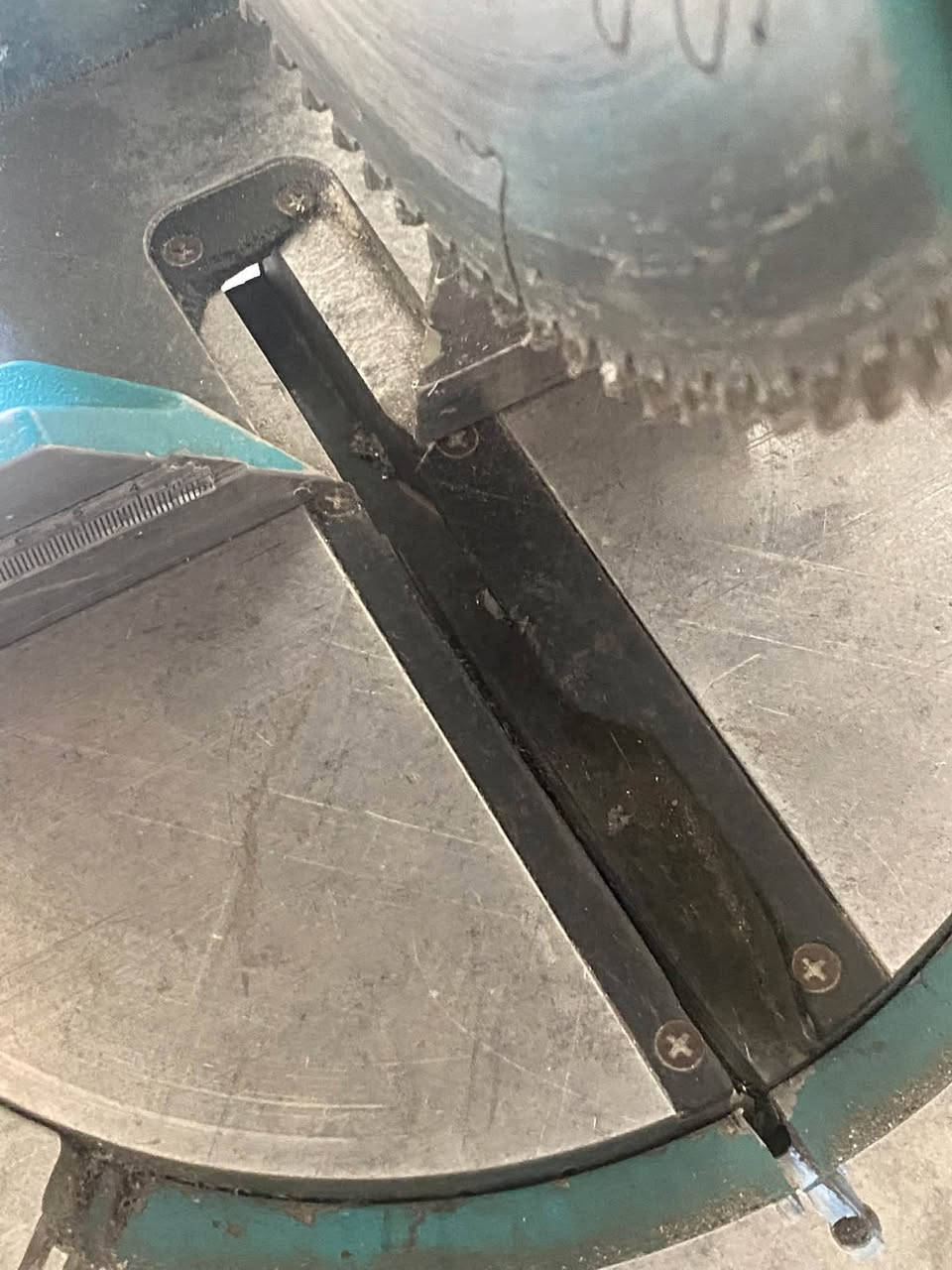 سلام عليكم للبيع كتر نظيف درجه اولا
باب اول ماتور كبير مابي ايعيب بل شرط شغال و گصو موس اي واحد يريد خابرني علي هاي رقم بي واتساب***********نوعيه يلماز وتدلل

مكينه كتر بوفروشتن زور جوانر خاوينه به شه رت وه ك موس بيبريت گشت گياني به شه رت
