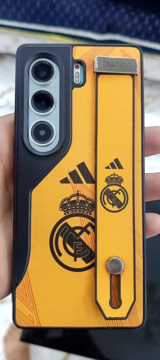 السلام عليكم
TCNO Camon 40 Pro 5G 
ذاكرة 256
ذاكرة 12+12
بطارية 5200 تدعم الشحن السريع بقدرة 45 واط 
معالج Dimensity 7300 Ultra ببجي 90 فريم 
كاميرات قوية تدعم المثبت البصري ois
غراضة كاملة جهاز نضيف وما مفتوح 300
قفلوا
*********** واتساب فقط
