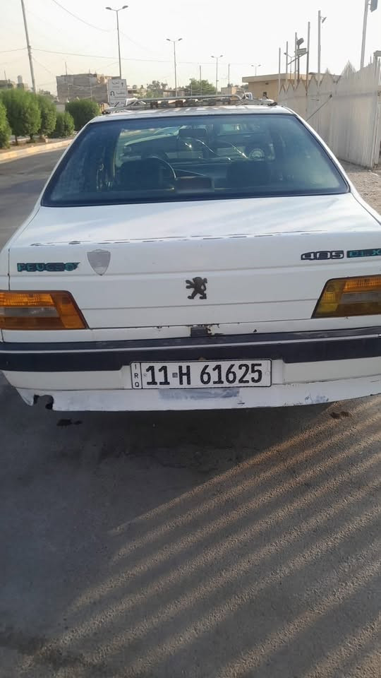 سلام عليكم
 بيجو للبيع ٢٠١١ السيارة مكفوله كير ومحرك وتبريد والسيارة باسمنه 
السعر ٢٨ وبيها مجال 
الرقم :***********

