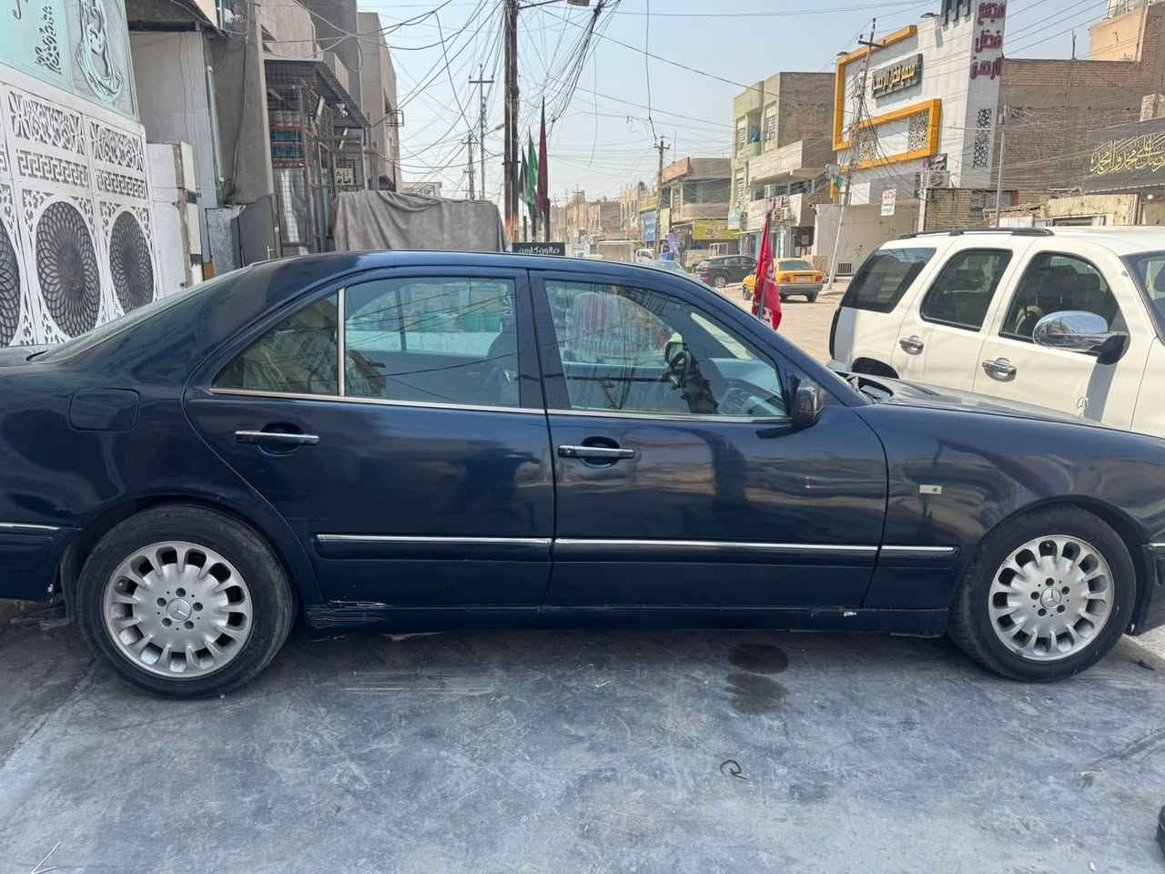السلام عليكم 
مارسدس ام عيون مديل 96 السياره كامله من كلشي تبريد وكهربائيات كله شغاله مكينه وكير جدد السياره لايتات الكدام امبدلهن جدد هن والخلفيه وكله شغاله بيه بس الدعاميه الخلفيه صار بيه كسر دواخله بالباكيت السياره كامله اذا اكو مراوس بسياره احدث ونتفق ع فرق او مراوس ب غواصه رقمه سليمانيه تريد وكاله تريد تحويل اني حاضر
سعره 65 وبيه مجال 
***********
***********
