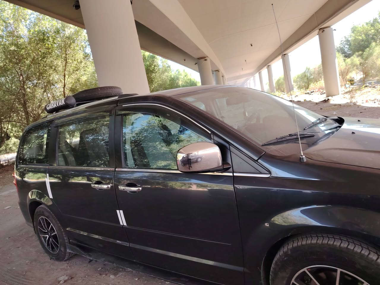 دواج كرفان
مديل ٢٠١١
كلين كشن كهربائي 
٦جام كهرباء+بيبان كهرباء
تبريد ٣ قطع
شاشه سقف
تحكم سرعه
تخم تاير جديد
رقم مميز العراق_بغداد 
السعر 140$
وبيه مجال
العنوان بغداد 
***********
