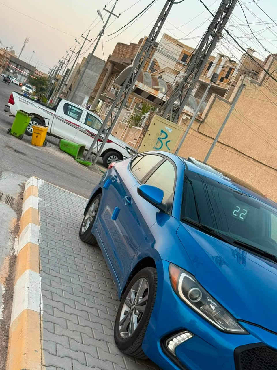 السلام عليكم
للبيع الانترة 2017 اربيل دولي جديد مميز بسمي تحويل مباشر هزة سنوية مجددة 
السيارة مواصفات بصمة فتحة شاشة جبيرة كشنات كهرباء بيها بابين صبغ فقط السيارة 
تبريد مكينة حدادية تبريد نضيفة ماشية 100 الف محركها 2000 دوش العنوان الكوت الخاجية ***********
