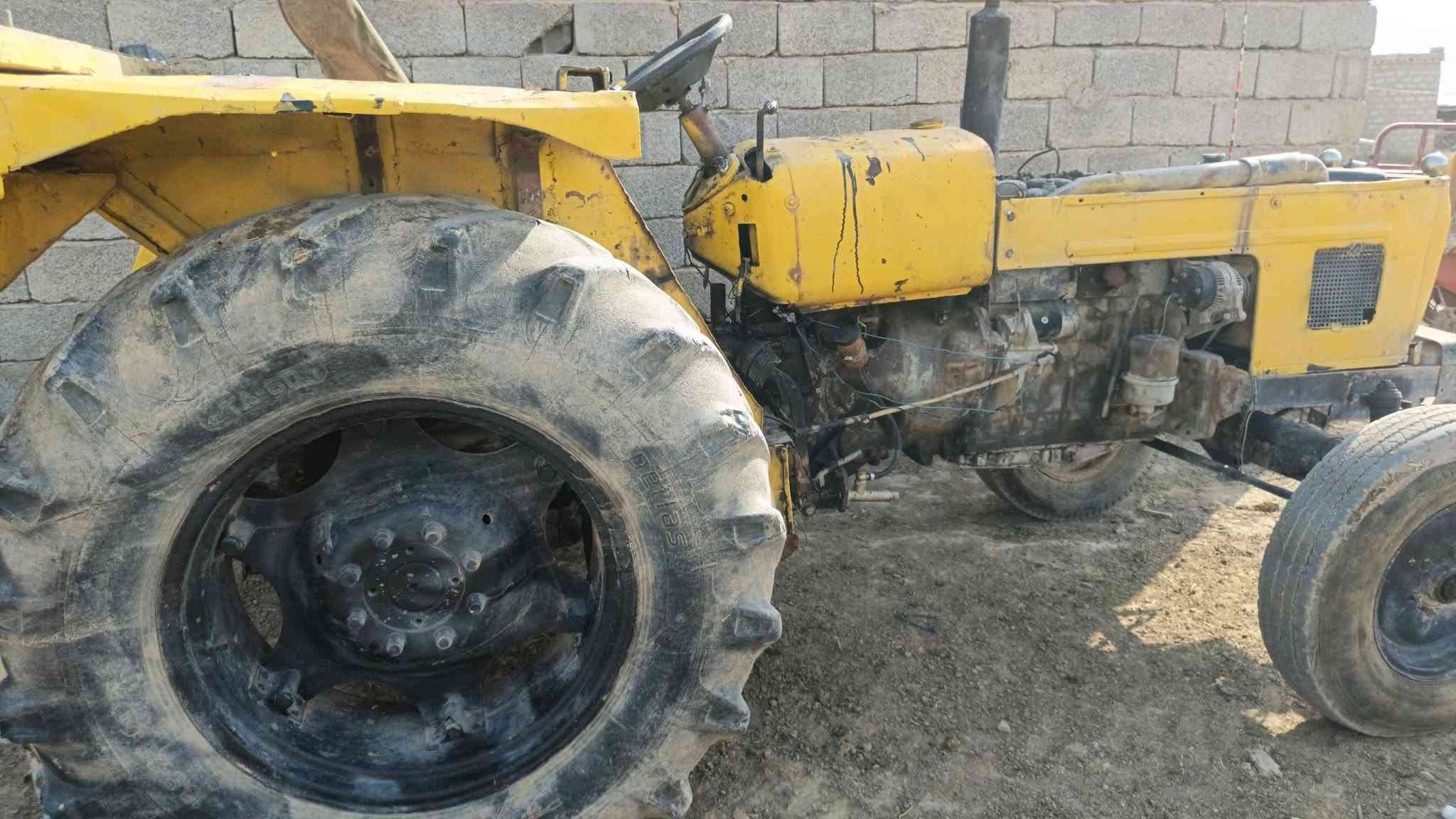 سلام عليكم مكينه عنتر نكره سلف باتري جديد دينمو جديده جهاز هيدروليك يرفع بم جديد كير مكفول اكسن جديد محرك بيه خيط بخار بدون تنقيص بريك جديد دنفص  سعر خاص تصل عله رقم ‏‪***********‬‏.
