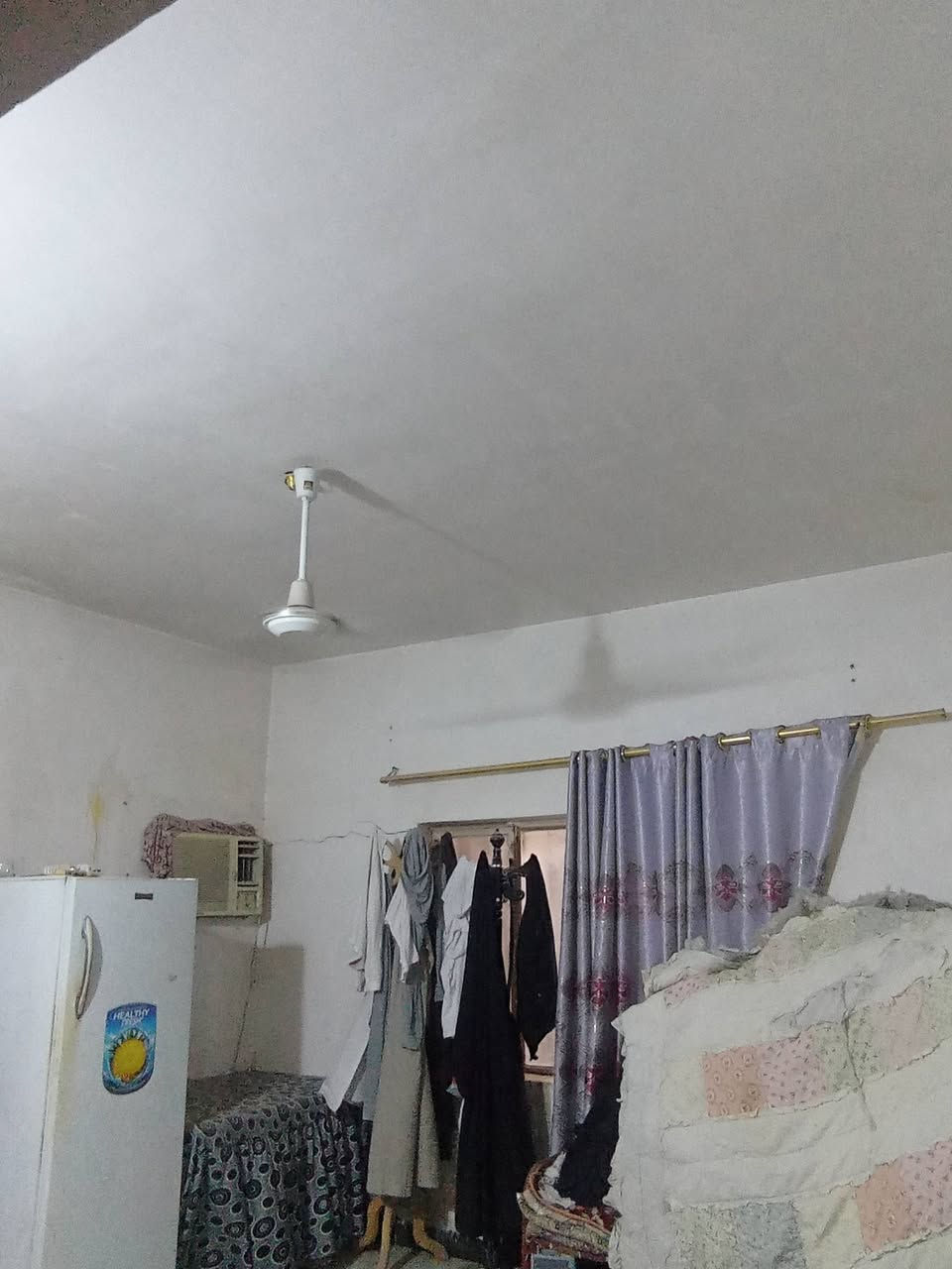 بيت للبيع بابل حله الاساتذه الاولى موقع تجاري طابو صرف قريب جدا من ثانوية قاسم السباك للمتفوقات مساحه 200متر عالي عن الشارع  يحتوي على غرفتين نوم صاله هول مطبخ صحيات داخليه و خارجيه كراج سياره وحديقه الارضيه مرمر تبليط ومجاري عرض الشارع 25متر السعر 425 مليون بي مجال للاستفسار الاتصال على الرقم ***********
